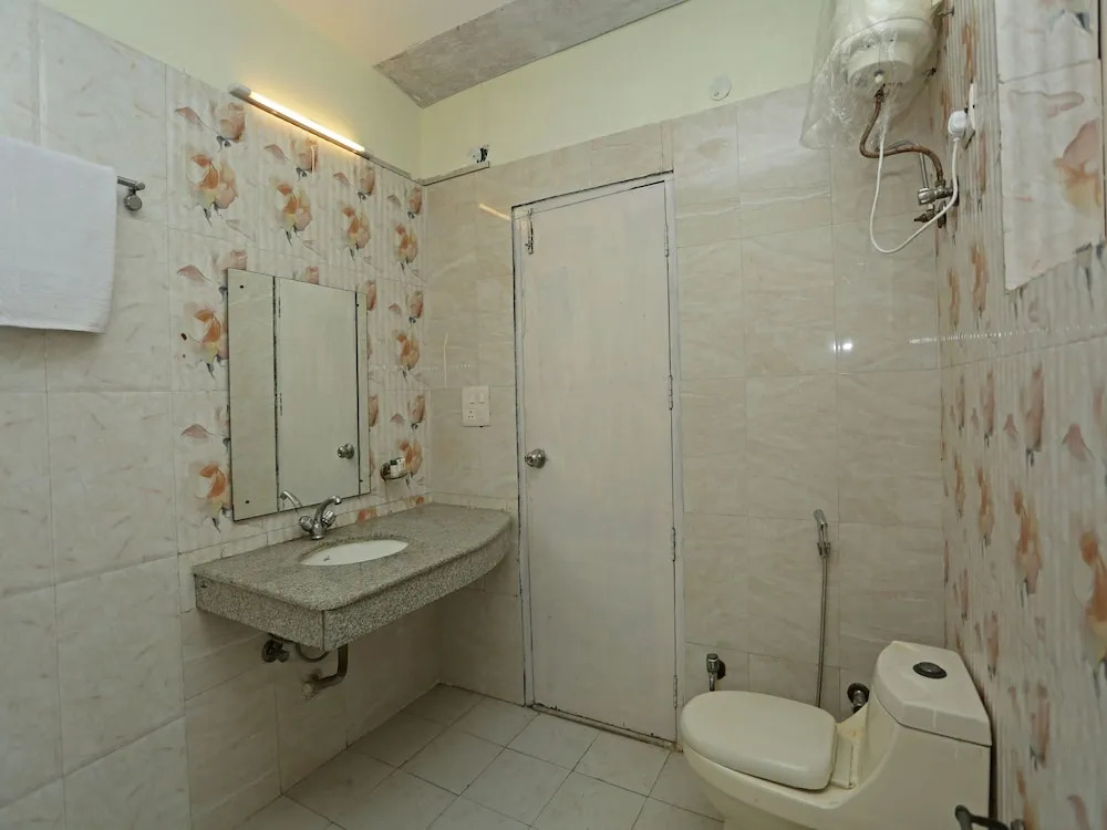 OYO 8438 DSR Residency