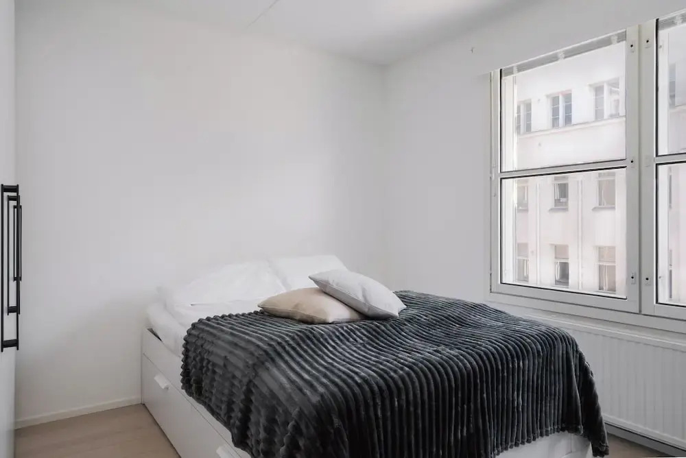 Modern 1BR Apartment with Balcony
