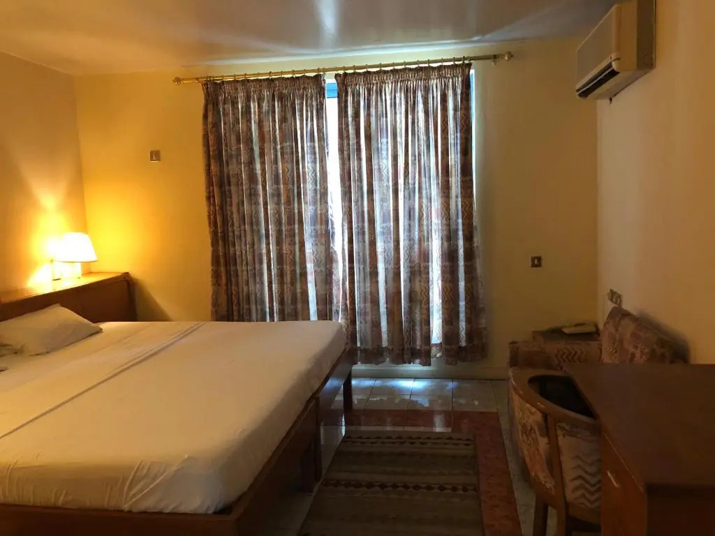 Maple Leaf Hotel
