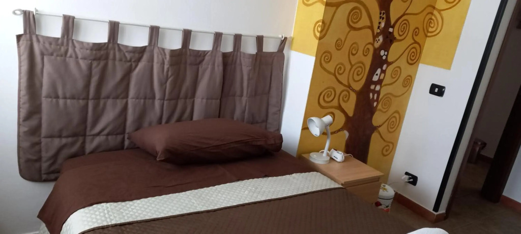 Santy's Rooms BAGNO CONDIVISO2piano no lift no aria condiz NO NAVETTA TERMOSIFONI 3 ORE AL DI TEMPERATURA MASSIMA 20 GRADI