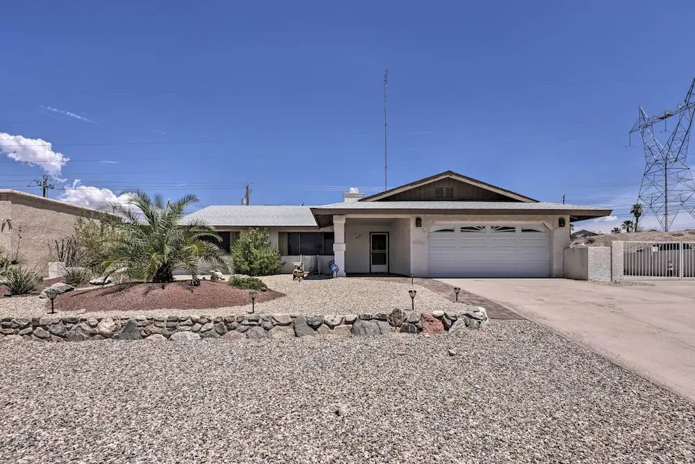 4 Mi to Lake Havasu: Luxe Home in Arizona!