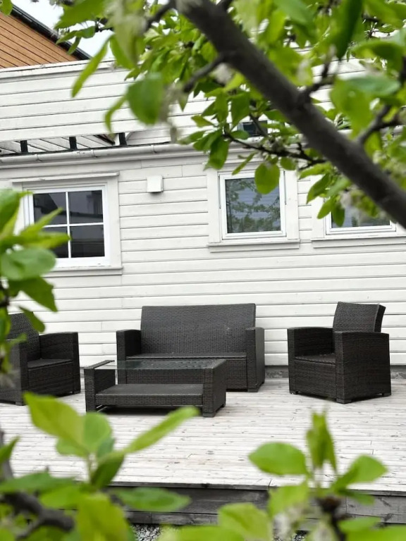 City Centre Treehouse With Backyard