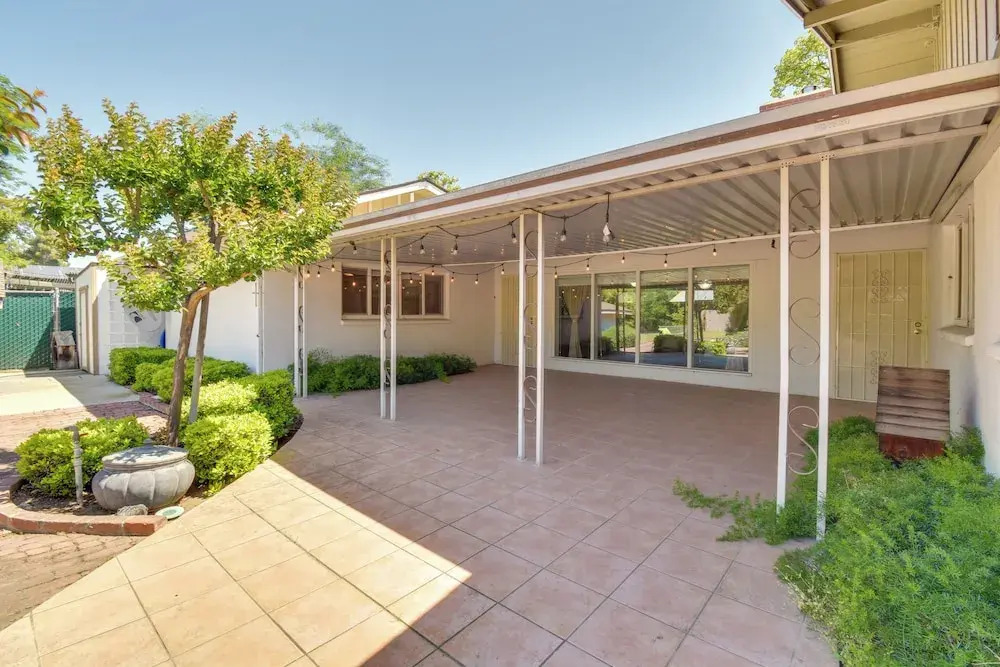 8 Mi to Dtwn: Spacious Home w/ Fire Pit in Fresno!