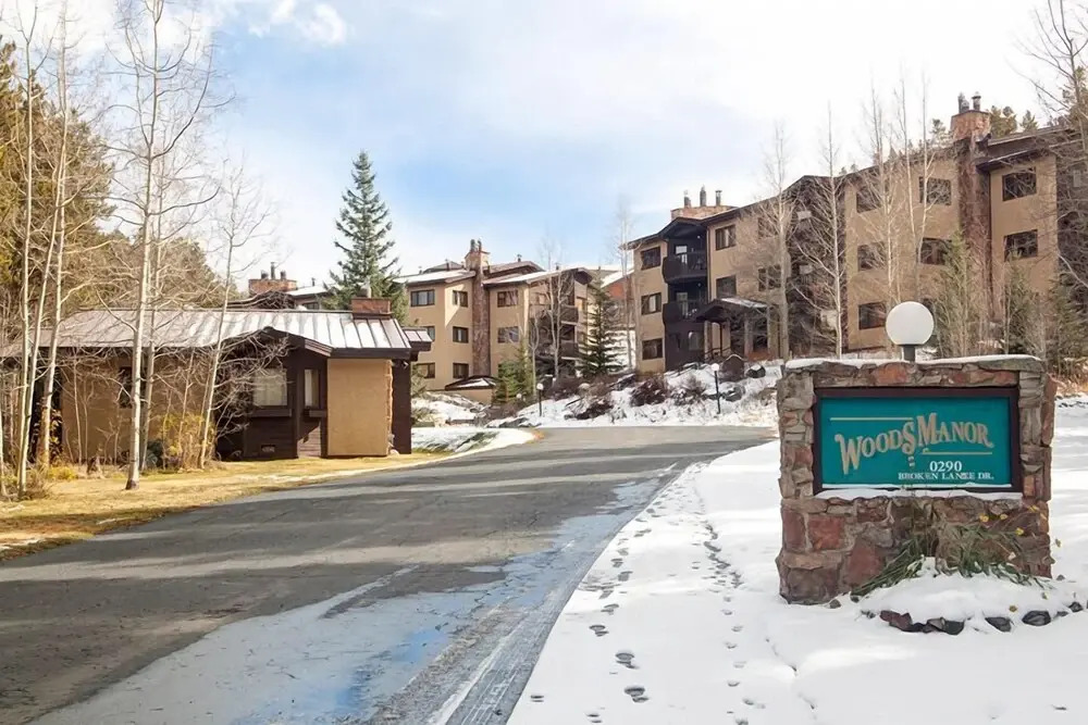 Woods Manor Condo