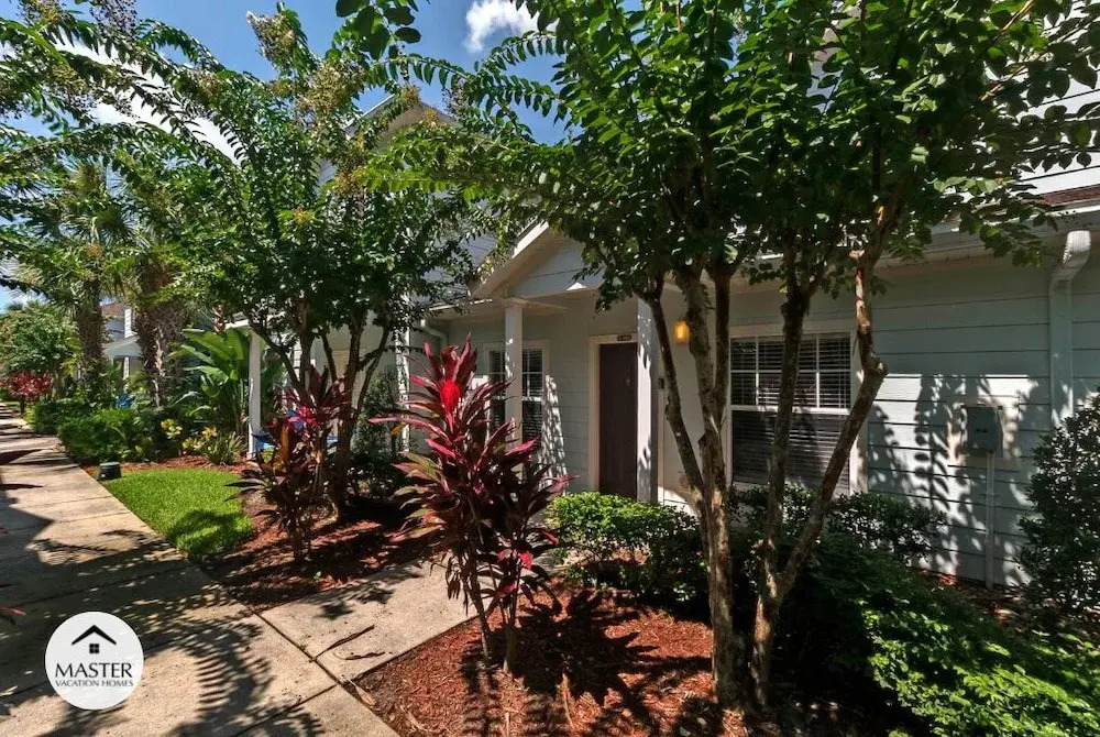 3 Bedrooms S / Lucaya Village Townhouse by RedAwning