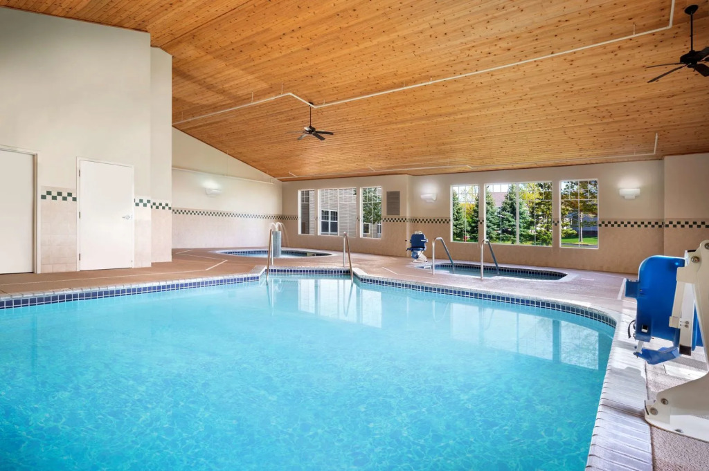 Country Inn & Suites by Radisson Albertville near Outlet Mall