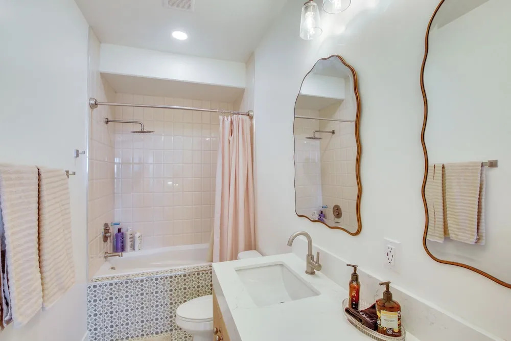 Luxe Retreat w/ Theater Room: Walk to Bear Lake!