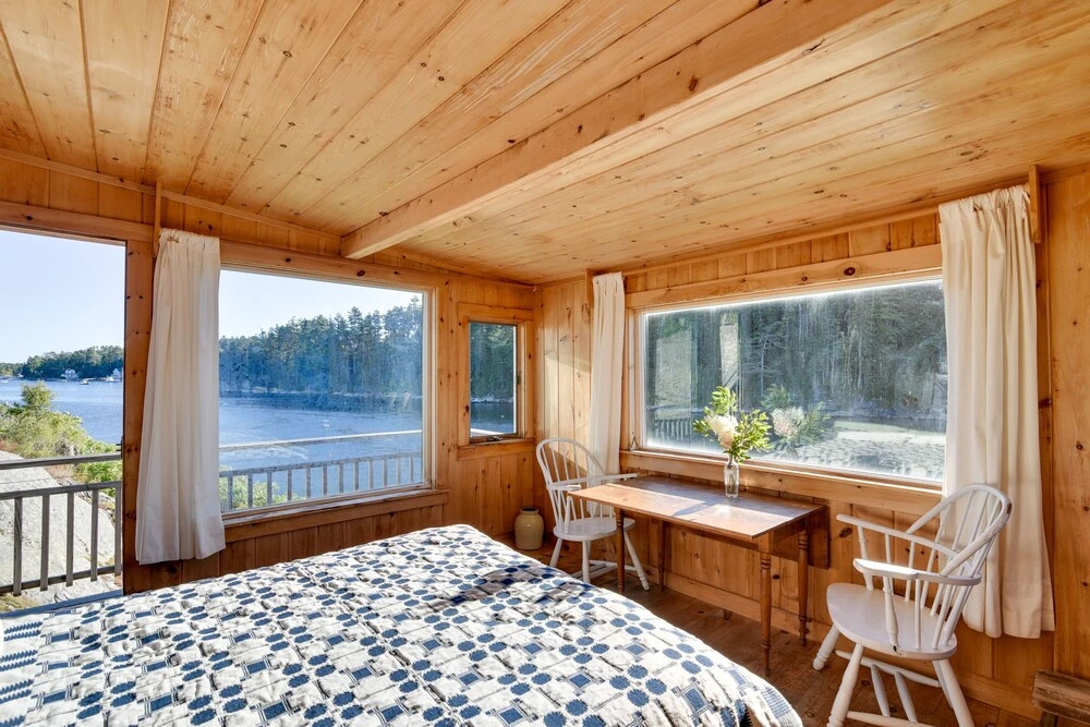 Oceanfront Cottage w/ Deck 2 Mi to Boothbay Harbor
