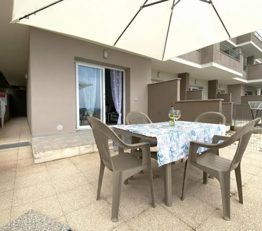 Air-conditioned, in Residence, With Pool and Patio