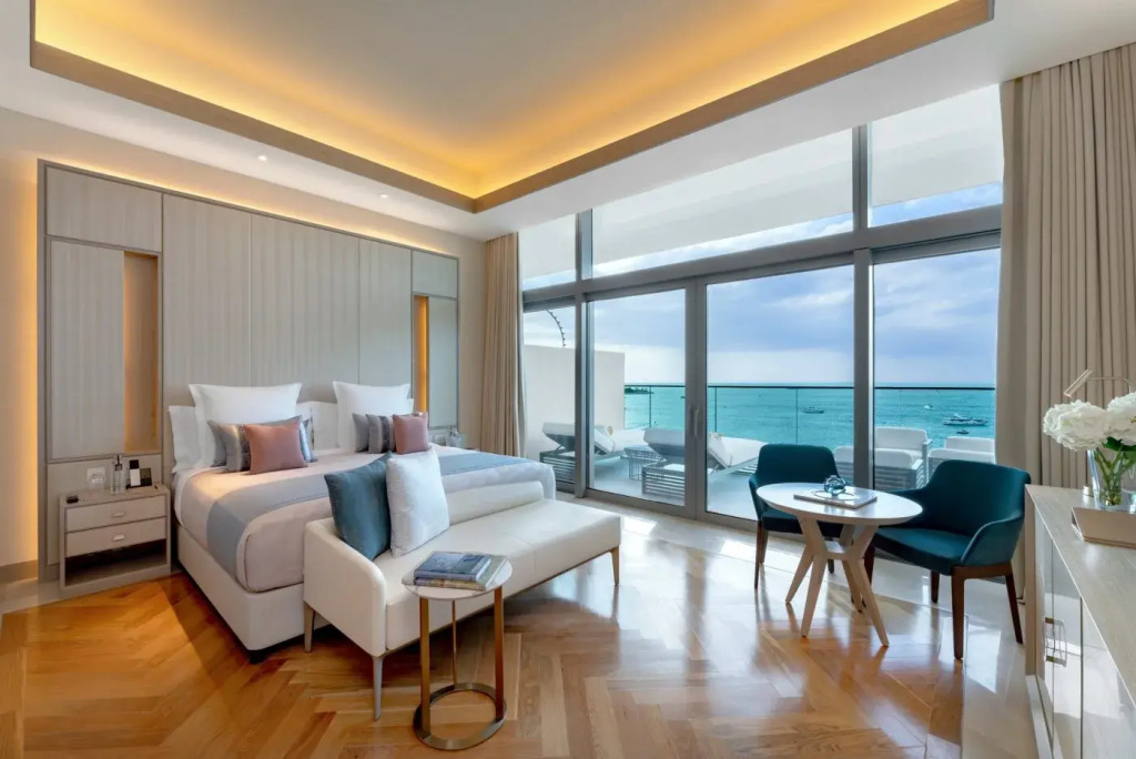 FIVE LUXE