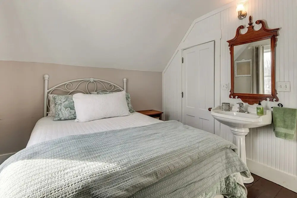 Green Mountain Views! Lowell Getaway Near Skiing