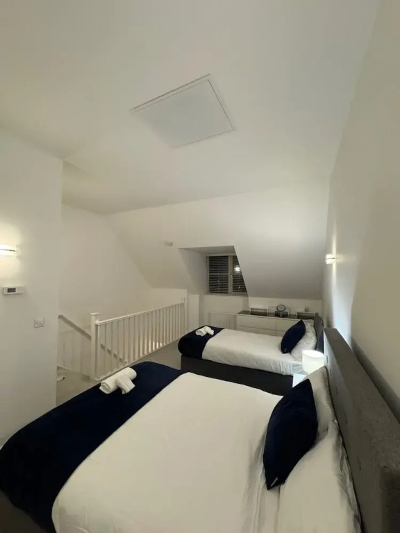 Luxurious Home Near Luton Airport. Suitable for Families and Contractors