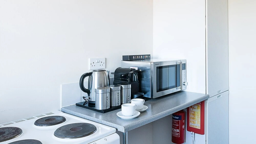 Warm and Peaceful 1BR by the water in Mudchute