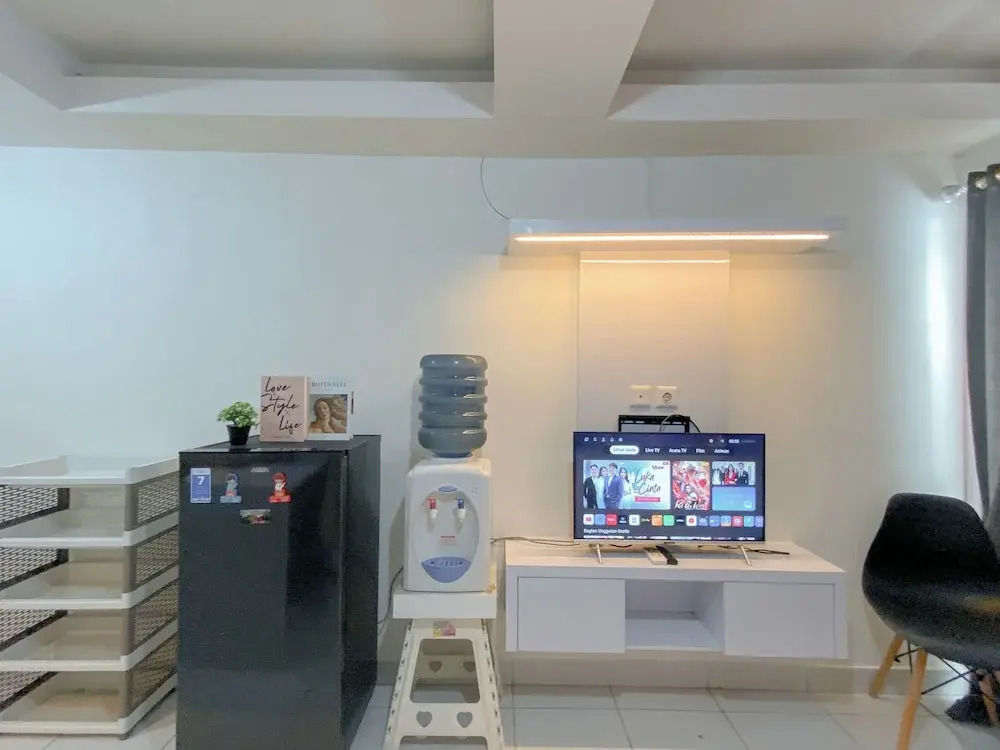 Studio Near Rajawali Station At Amethyst Apartment