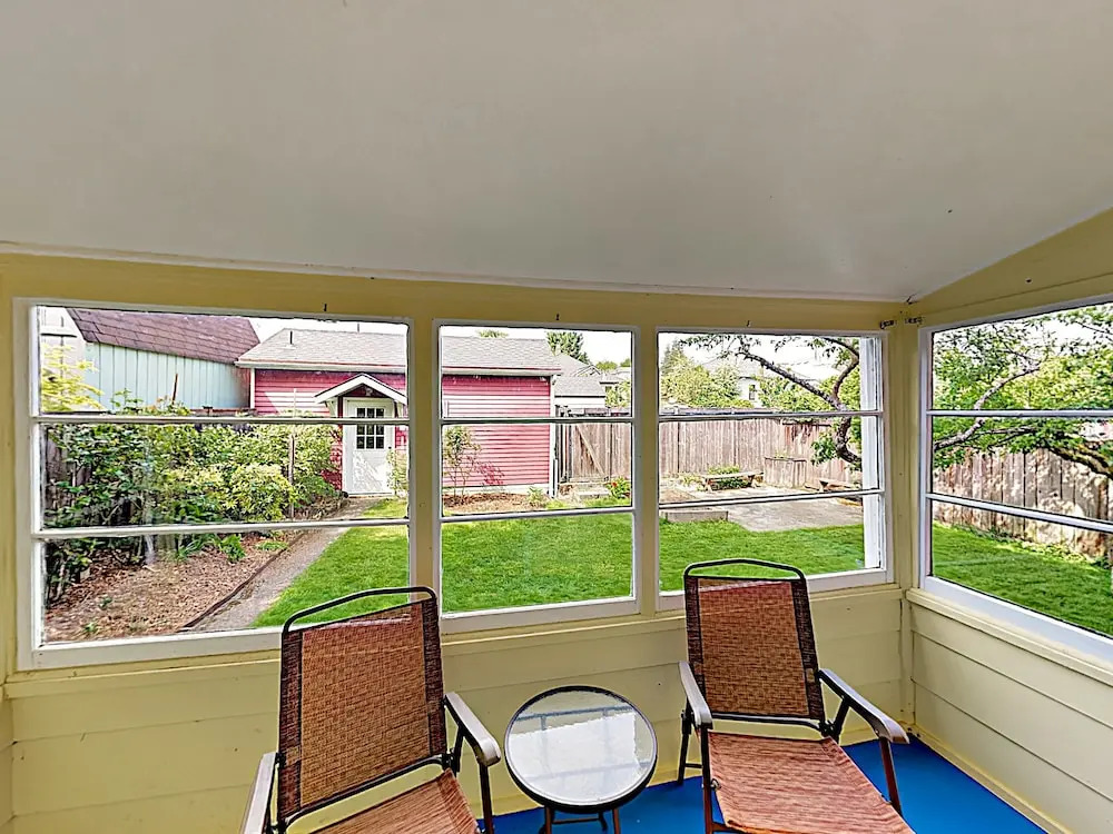Charming - Blocks To Dining, Shops, Parks 3 Bedroom Home