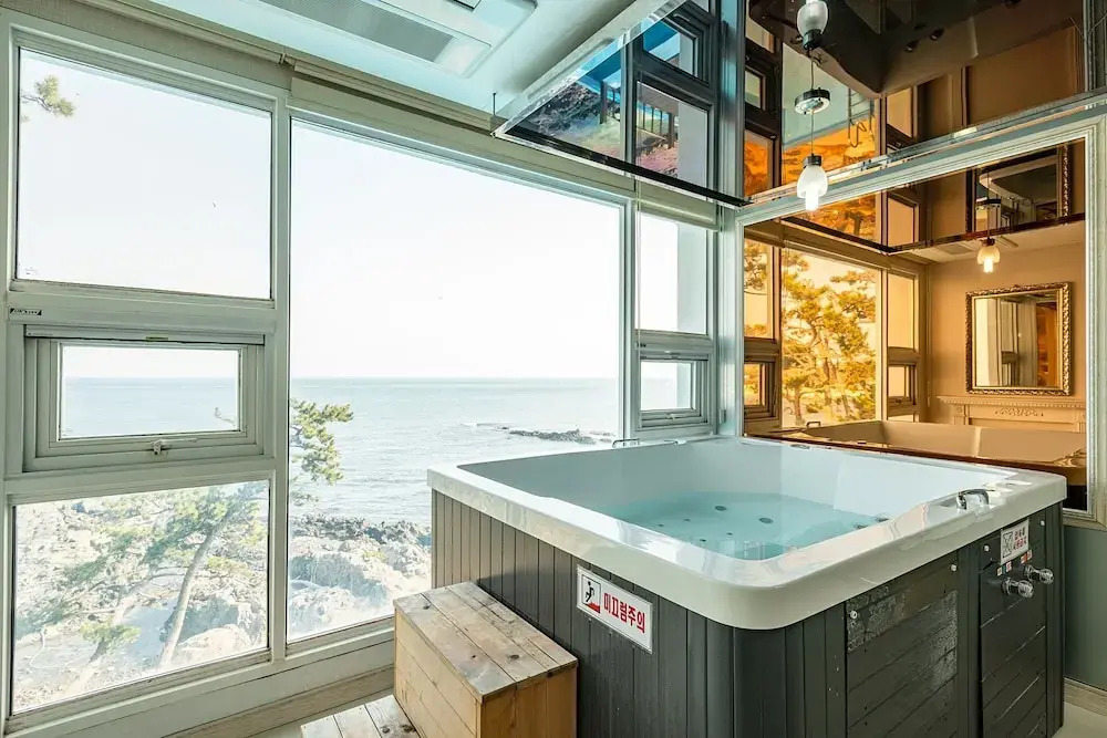 Pohang Pinewave Sea & Spa Pension