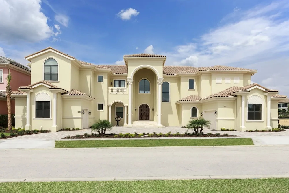 12BR Reunion Pool Home 521 by OVRH
