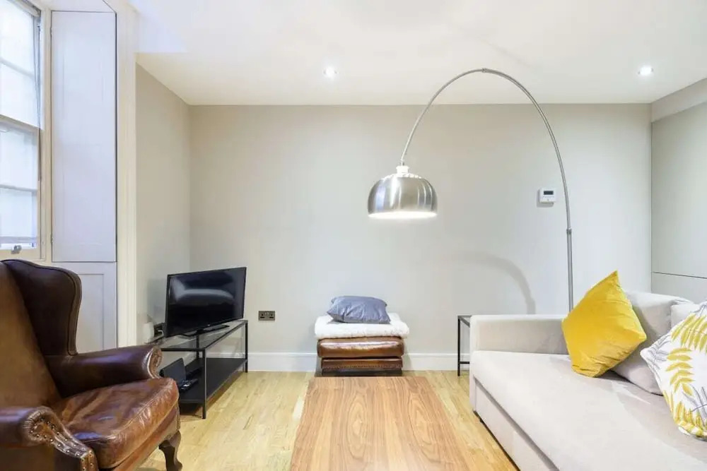 Modern & Cosy Apartment Close To Tube, Sleeps 5