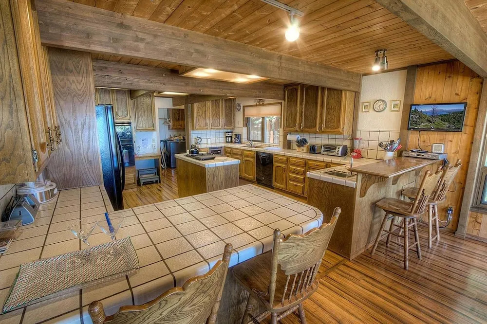 Tahoe Acres by Lake Tahoe Accommodations