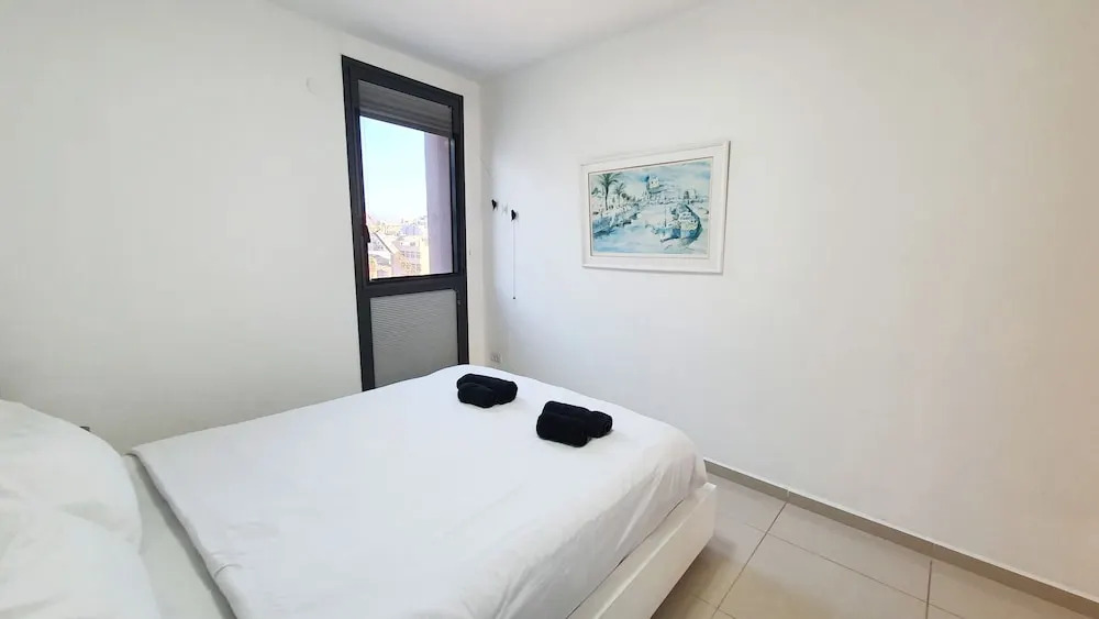Design Apt Parking Included 2BDR TL16