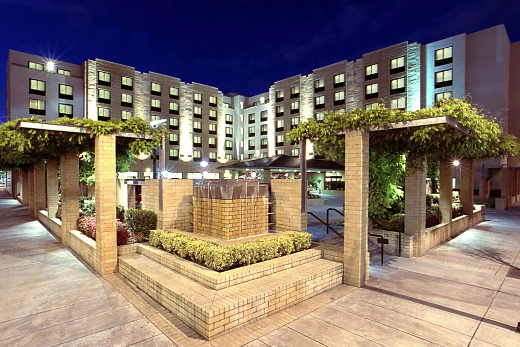 Courtyard Portland Downtown / Convention Center