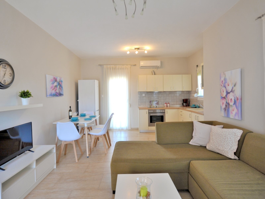 Fotinia Beach House 1st floor - Dionysiou Beac...