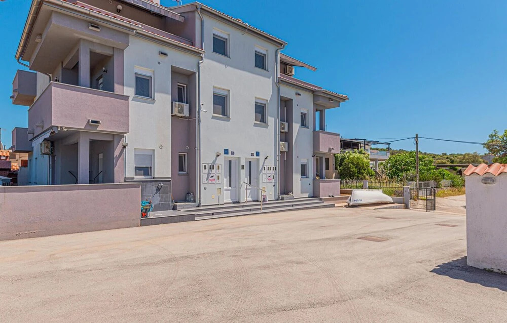 Nice Apartment in Kanica With Wifi and 2 Bedrooms