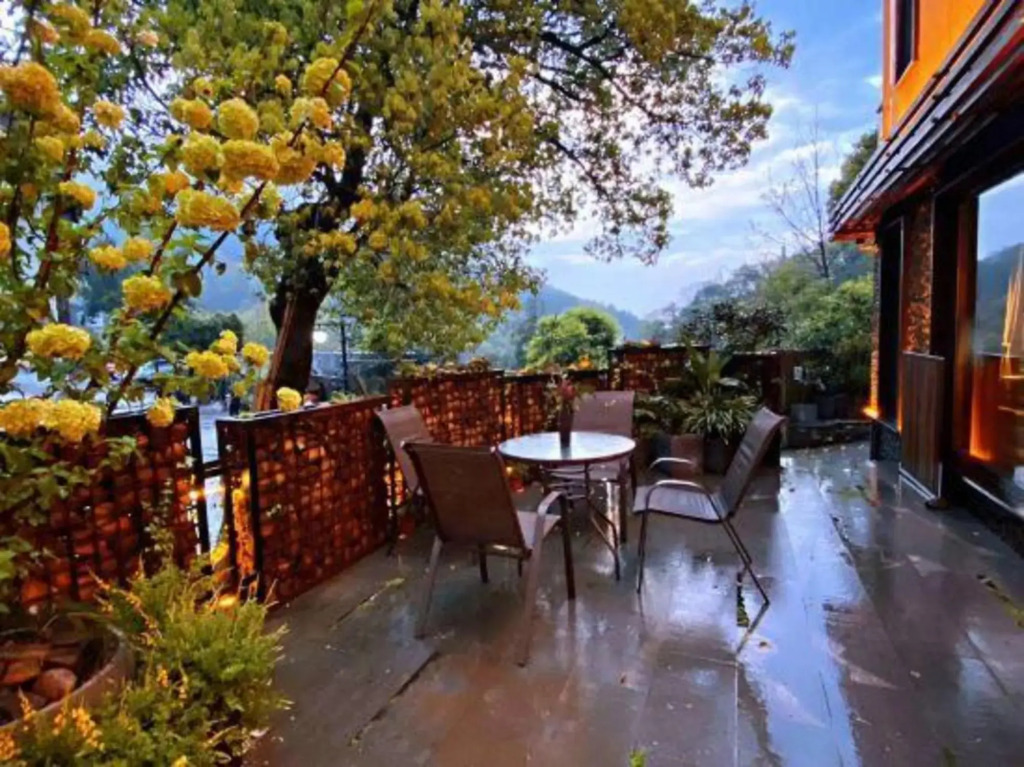 Wuta Xinshe (Hangzhou West Lake)