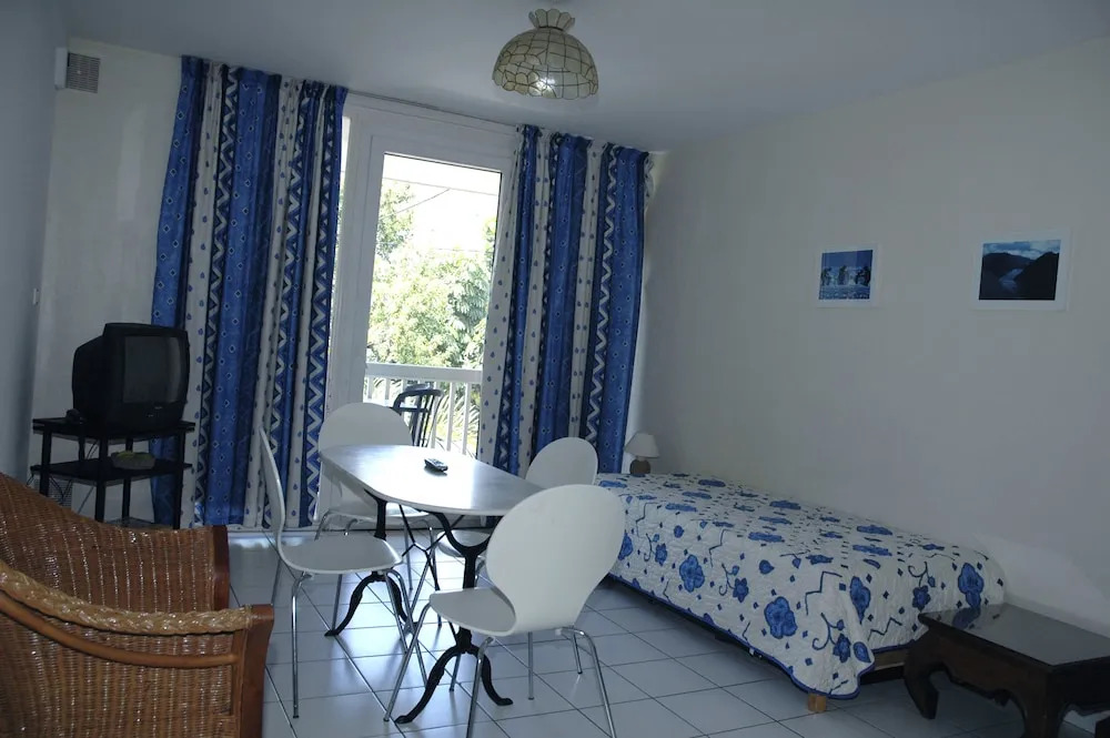 Hotel Les Manguiers Jardin de lEtat Centre Ville Parking Gratuit Canal Sat