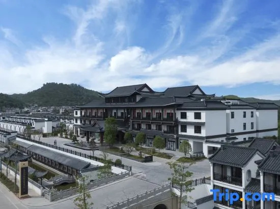 Nine View Lake Fondney Hot Spring Hotel