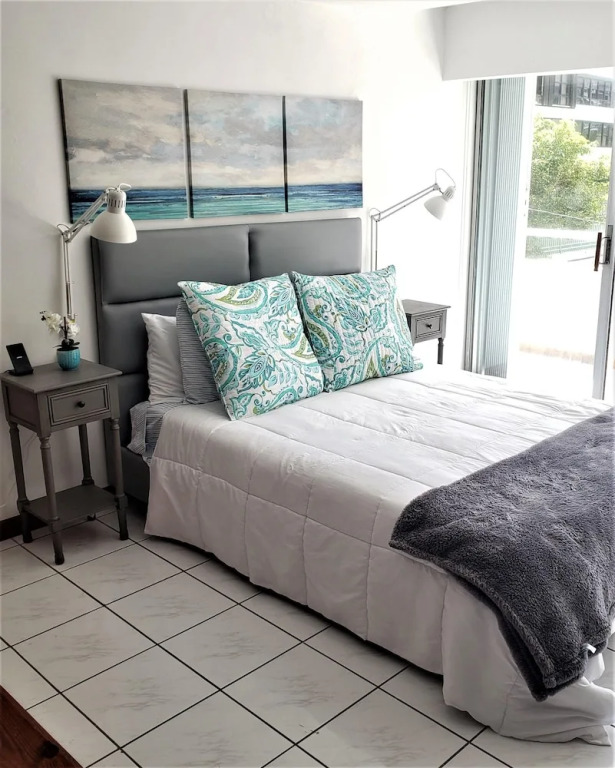Brand NEW Studio 1 Block to Beach/lagoon