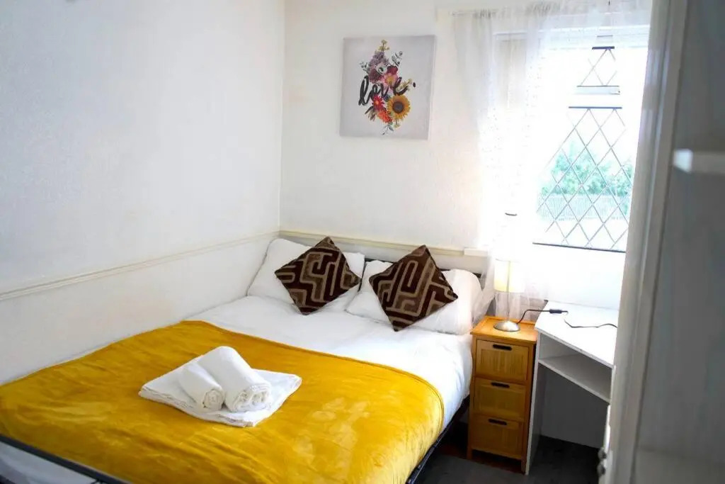 Large & Comfy House in Birmingham, 4 Bedroom,Secured Free parking ,Free wifi