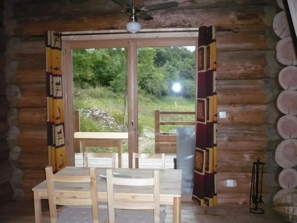 Chalet chaud, nature sauvage, internet PC, idéal randonnées - FR-1-496-184