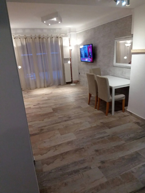 Downtown Apartment With Private Yard YR1