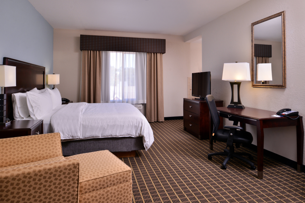 Holiday Inn Express & Suites Pittsburg by IHG