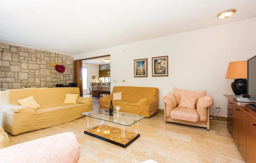 Awesome Home In Malinska With Wifi