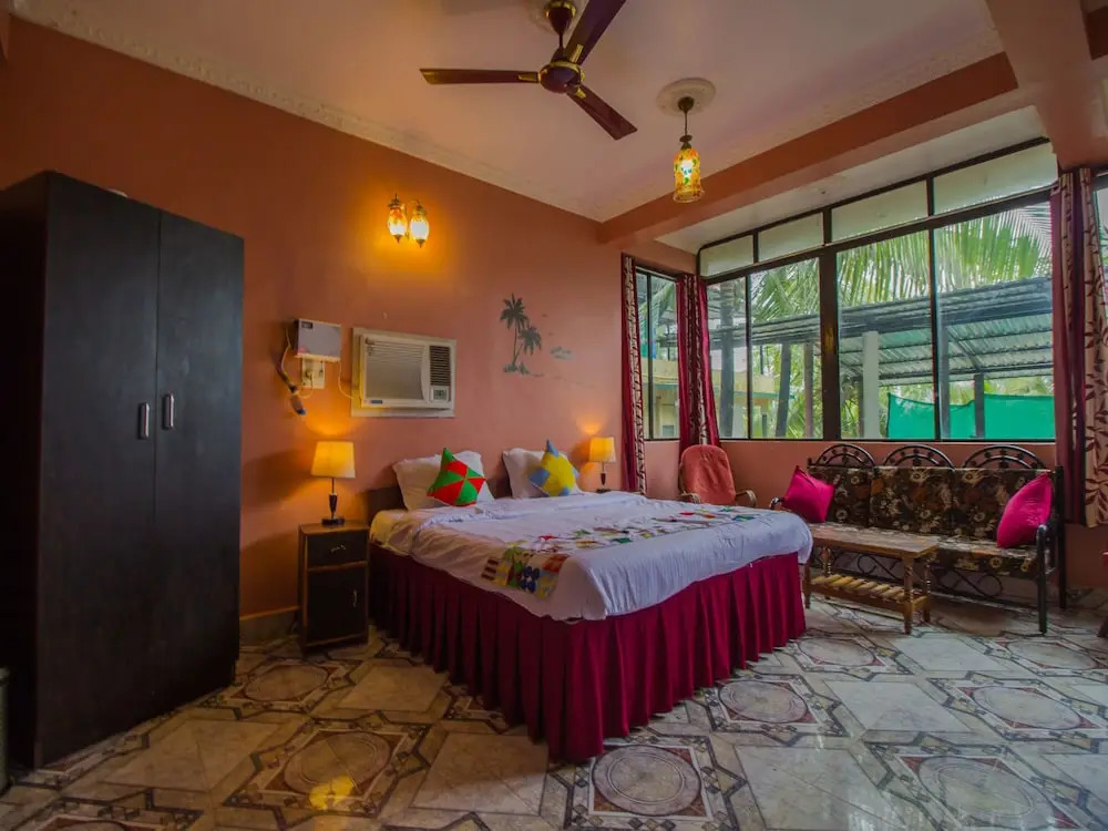 OYO 15697 Home Colorful Studio Candolim Beach