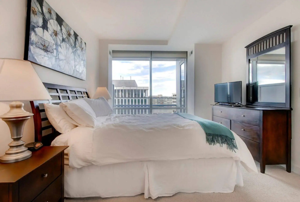 Global Luxury Suites at Crystal City