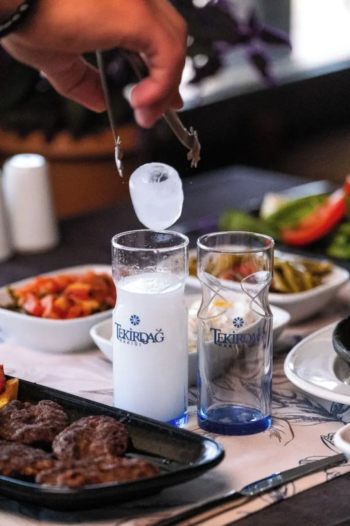 Assos Kadırga Otel