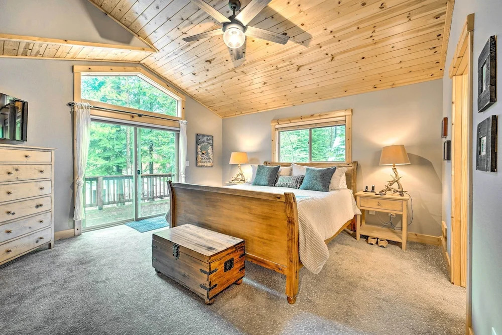 Bikes, Grill & Views: Luxe Truckee Cabin!