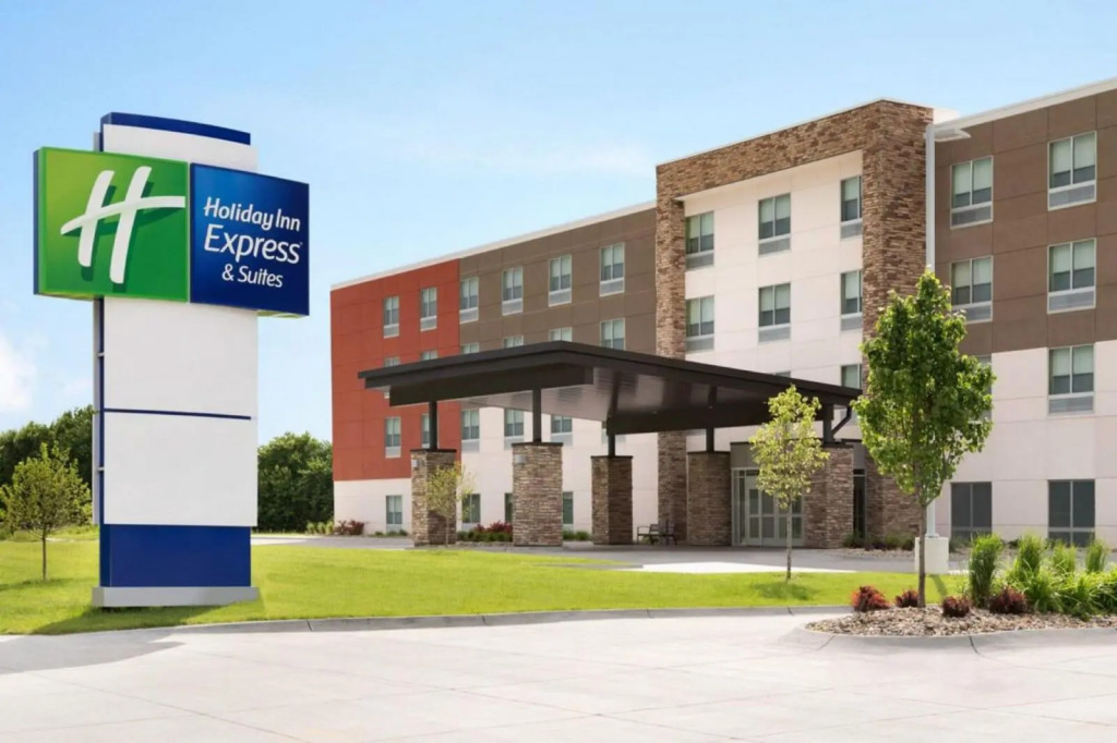 Holiday Inn Express & Suites Warrensburg North by IHG
