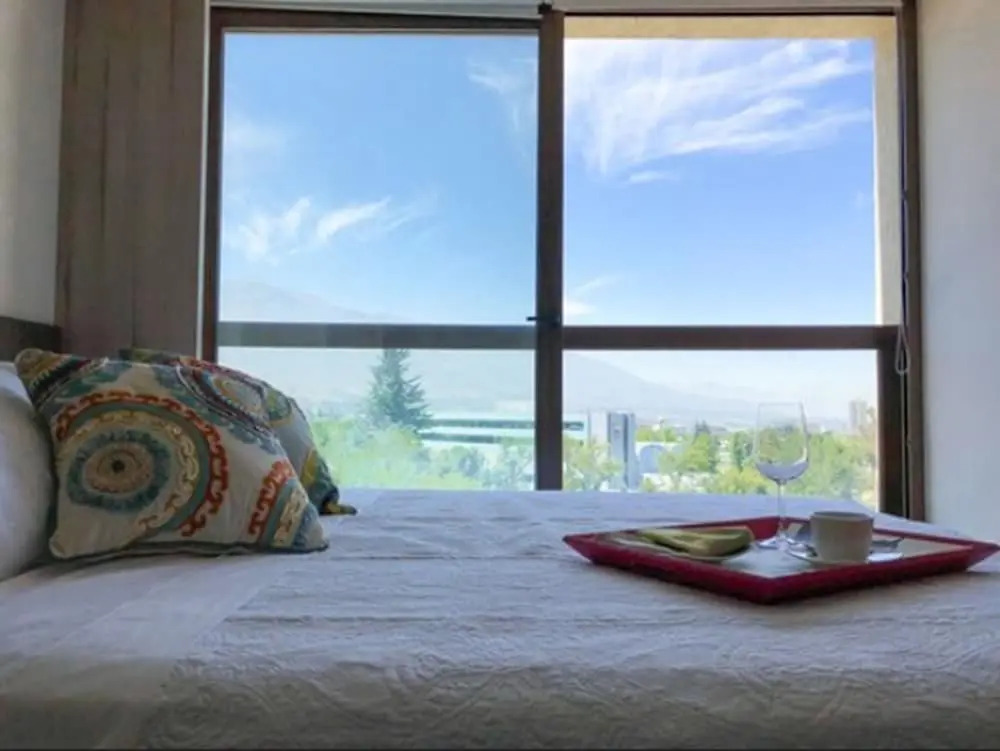 Charming Studio - w/Mountain View, Pool, & Gym