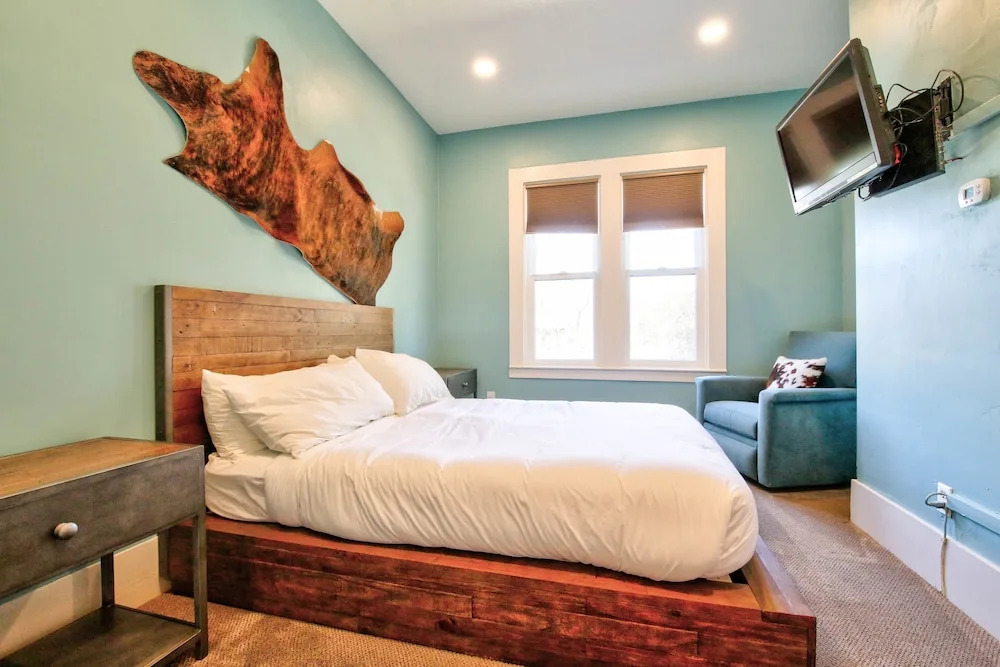 The Groveland Hotel