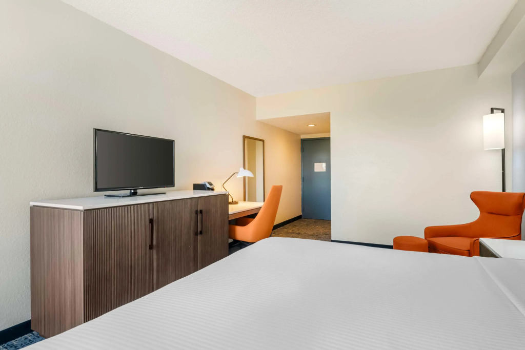 Best Western PLUS Universal Inn