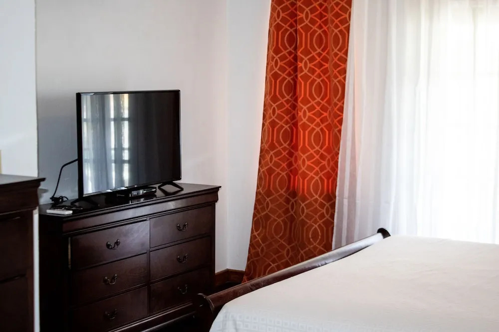 The Pub Comfort Suites