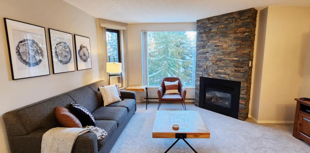 1BR Ski In Ski Out Cozy Condo w Pool and Hot Tub by Harmony Whistler