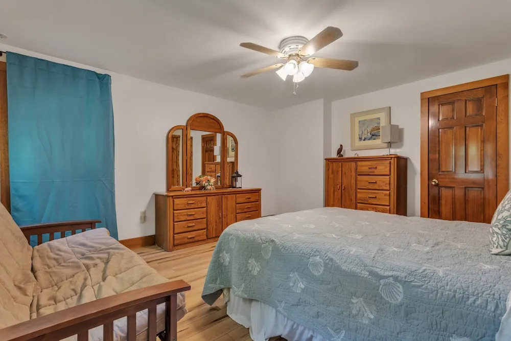 Cozy Bungalow Just Minutes From Mystic, Westerly Beaches, Boating And Casinos! 1 Bedroom Bungalow by RedAwning