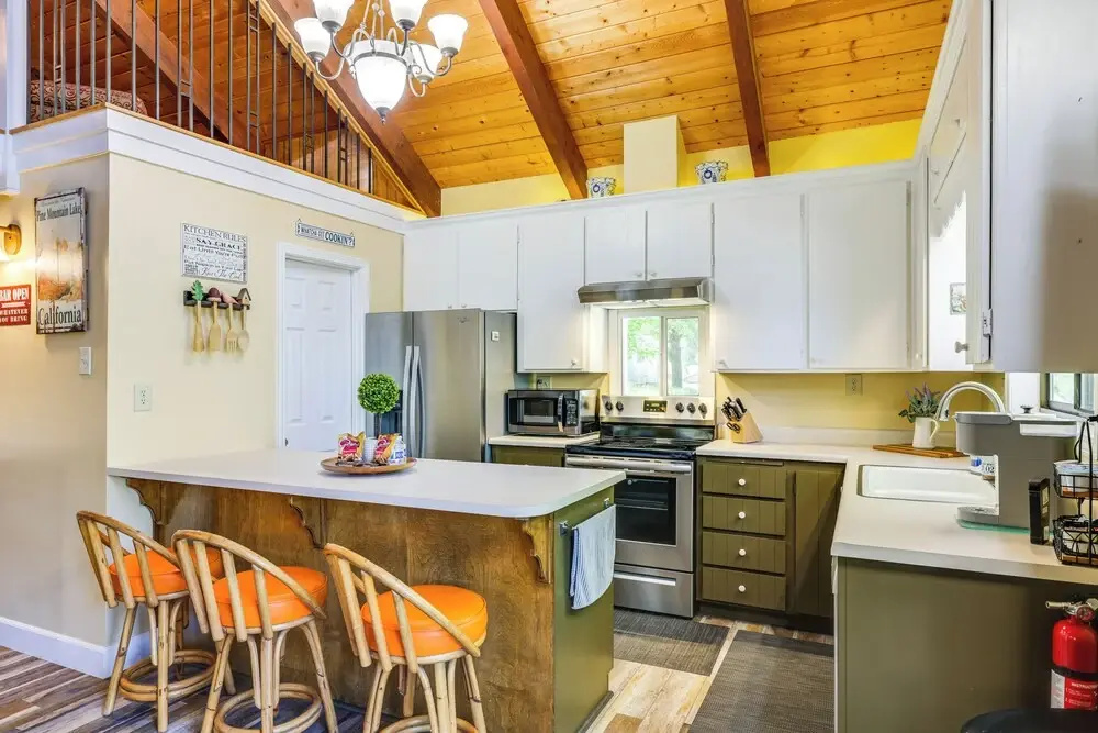 Groveland Home - Walk to Pine Mountain Lake!
