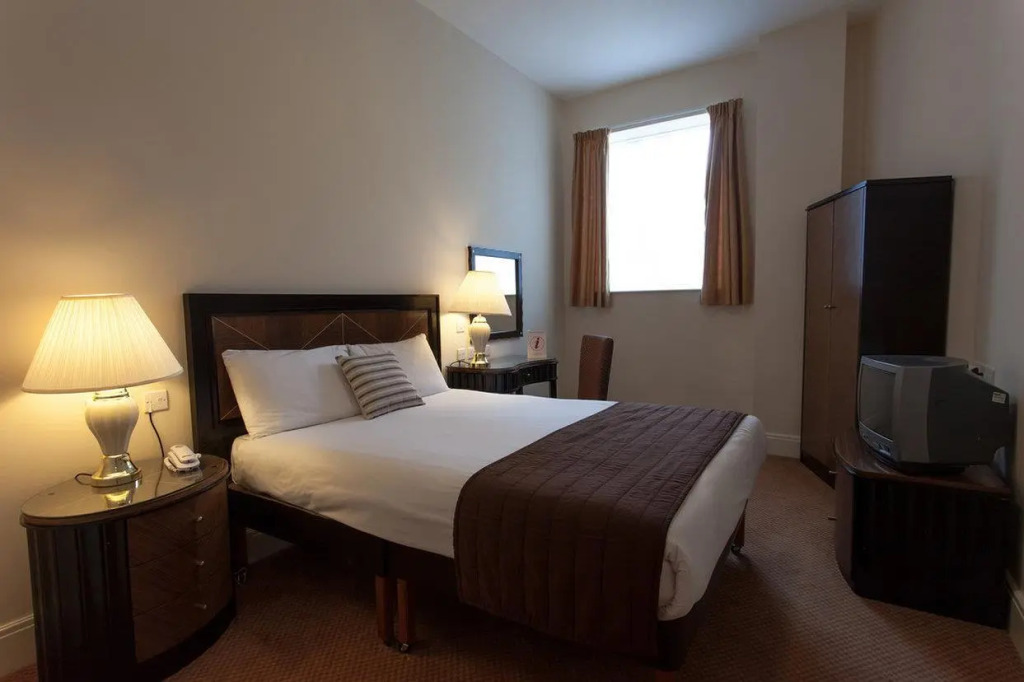 Russ Hill Hotel