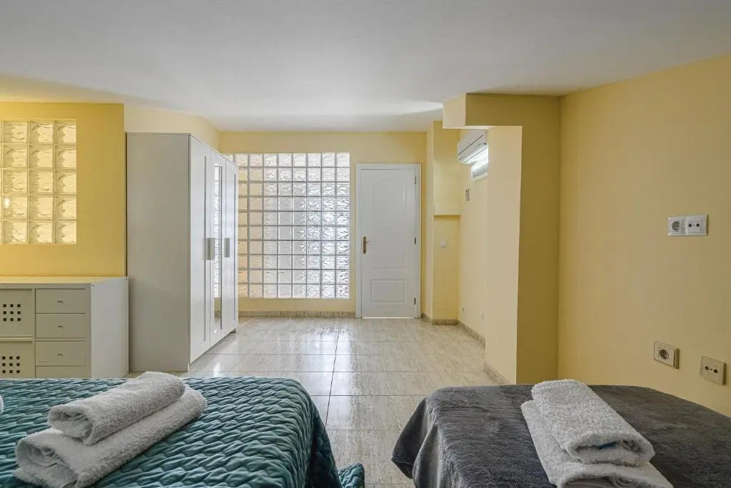 RED Large family apartment, three floors, 10 guests